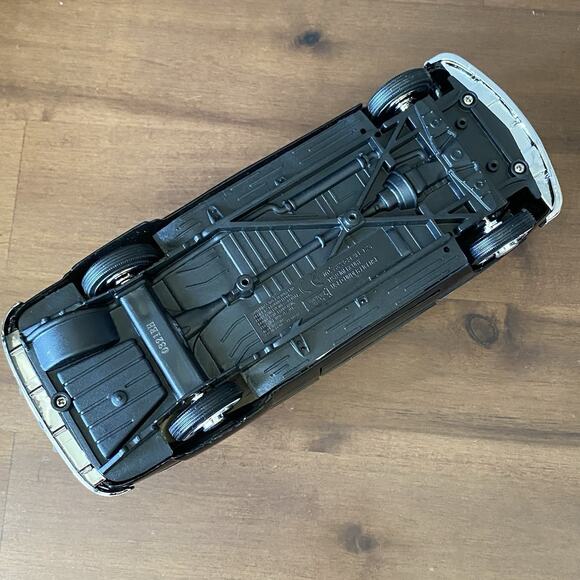 Motormax 1949 Mercury Diecast Model Car Black 1:24 Scale - Picture 8 of 10